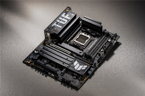 9950X3D力破9霄 华硕X870/X870E主板绝佳拍档