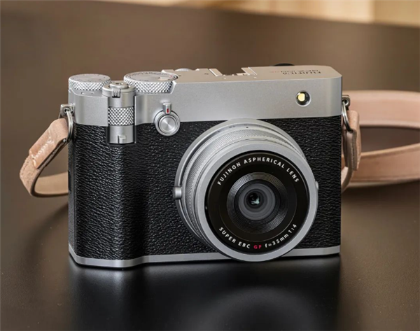 3.49万元！富士GFX100RF无反相机发布：一亿像素+中画幅