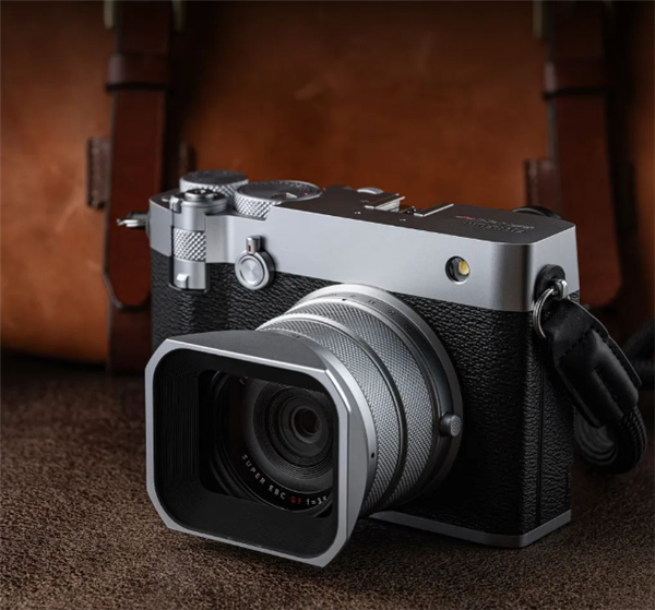 3.49万元！富士GFX100RF无反相机发布：一亿像素+中画幅