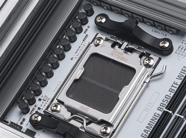 华硕第一次把背插主板给了AMD！自带600W显卡供电插槽