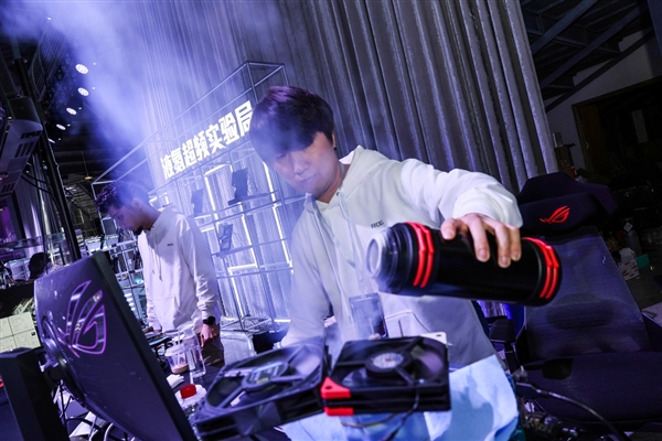 超频破纪录 华硕主板引爆ROG DAY 2025