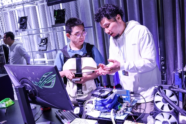 超频破纪录 华硕主板引爆ROG DAY 2025