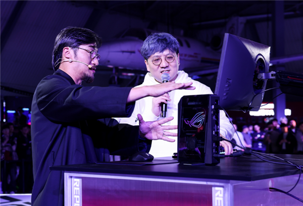 ROG 2025新品发布会 ROG NUC 2025搭载RTX5080震撼亮相！