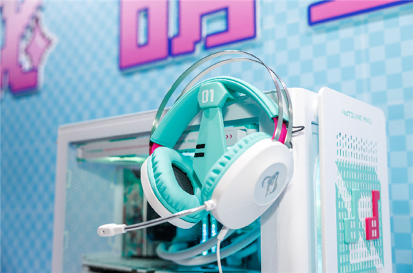 ROG×初音未来跨界联动燃爆二次元！全新外设惊艳亮相