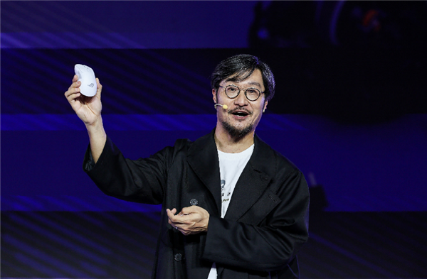 ROG×初音未来跨界联动燃爆二次元！全新外设惊艳亮相