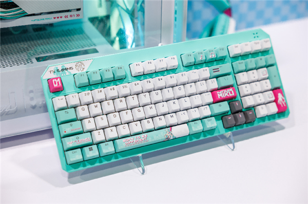 ROG×初音未来跨界联动燃爆二次元！全新外设惊艳亮相