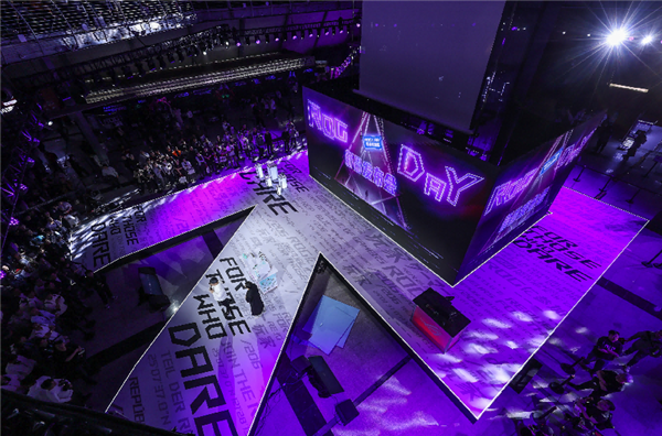 ROG×初音未来跨界联动燃爆二次元!全新外设惊艳亮相