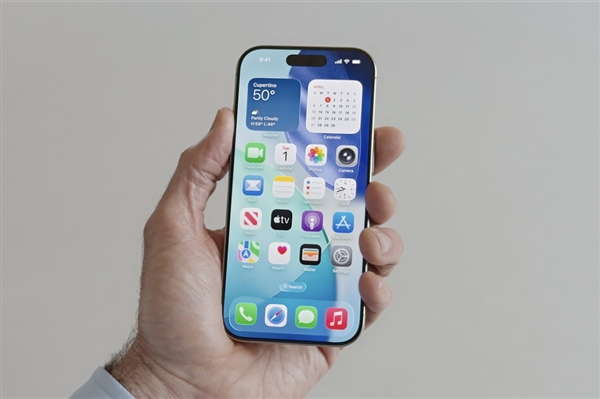 20周年纪念版iPhone正面照曝光：神似<a href='http://www.mi.com/' target='_blank'><u>小米</u></a>Civi 5 Pro