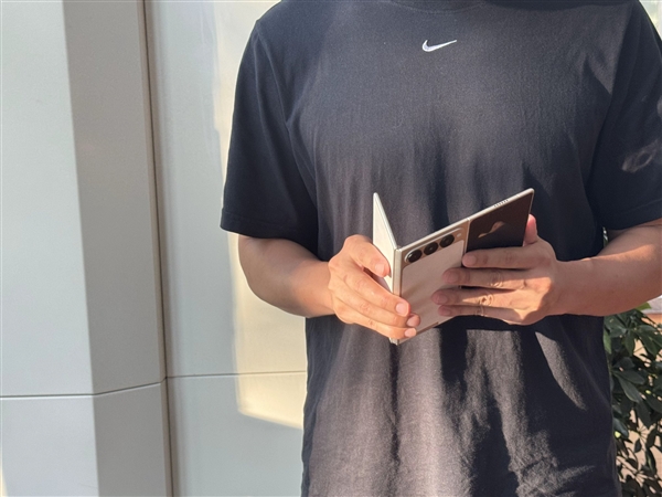 安卓首款！传音三折叠屏首曝：外观跟<a href='https://www.huawei.com/cn/?ic_medium=direct&ic_source=surlen' target='_blank'><u>华为</u></a>截然不同