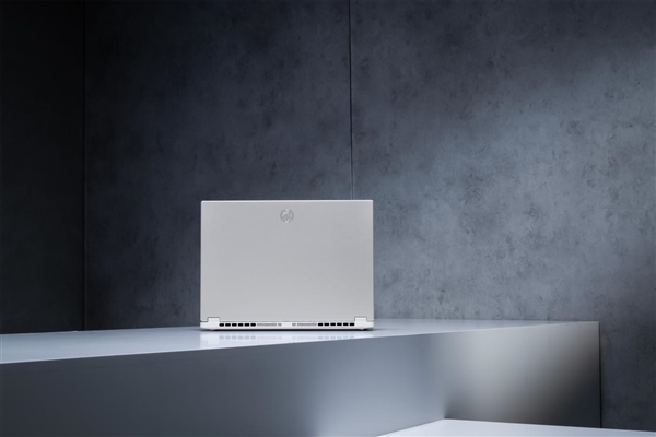 华硕天选Air 2025携手国创动画《时光代理人》推出联名礼盒款