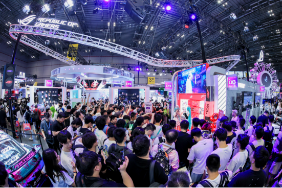 从擂台到赛道，ROG NUC 在BW掀起的次元风暴太上头！