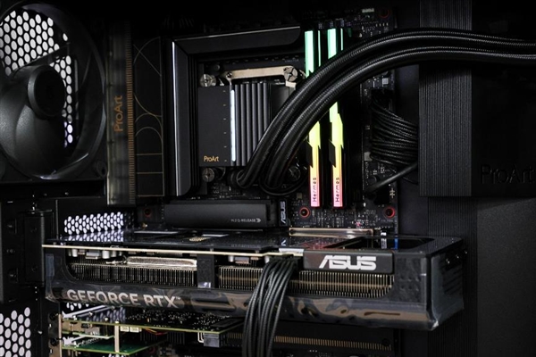 华硕TRX50主板首秀 多款ProArt、WS主板赋能BIRTV2025