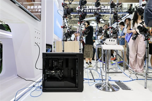 华硕TRX50主板首秀 多款ProArt、WS主板赋能BIRTV2025