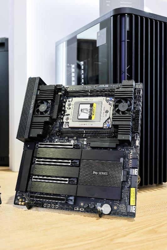 华硕TRX50主板首秀 多款ProArt、WS主板赋能BIRTV2025