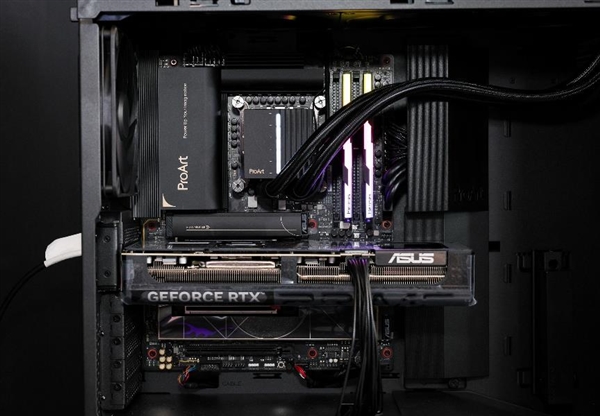 华硕TRX50主板首秀 多款ProArt、WS主板赋能BIRTV2025