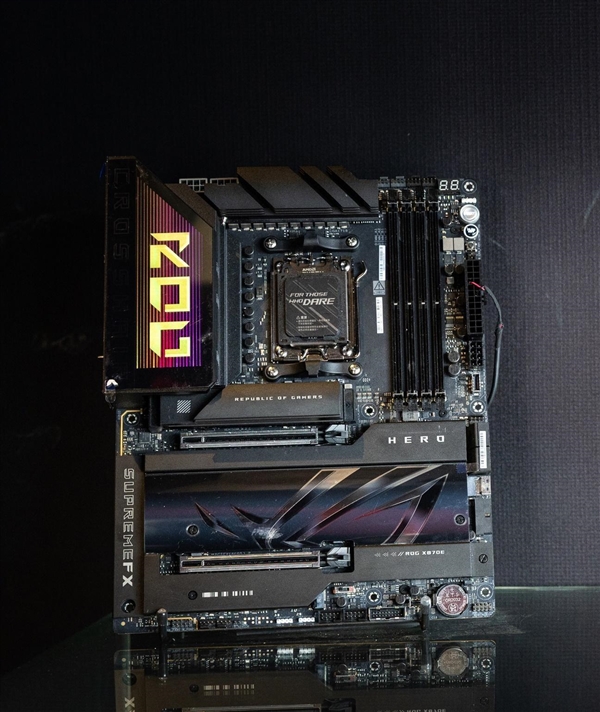 华硕X870/X870E主板惊艳亮相《影之刃零》试玩会