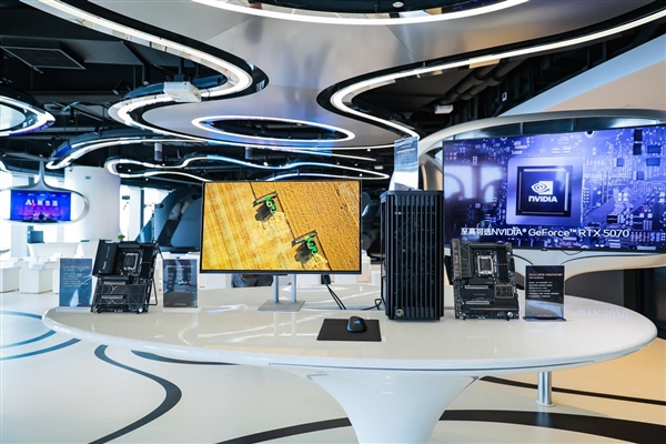 华硕ProArt创梦Pro OLED专业显示器智享AI创作先锋之旅！