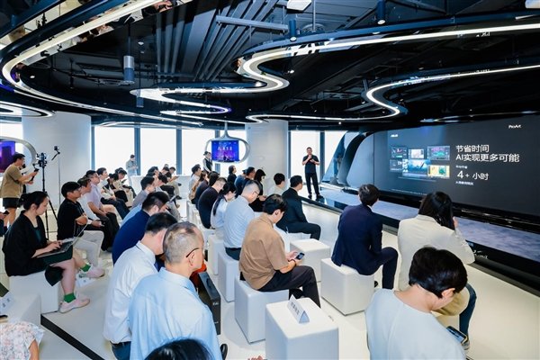 华硕ProArt创梦Pro OLED专业显示器智享AI创作先锋之旅！