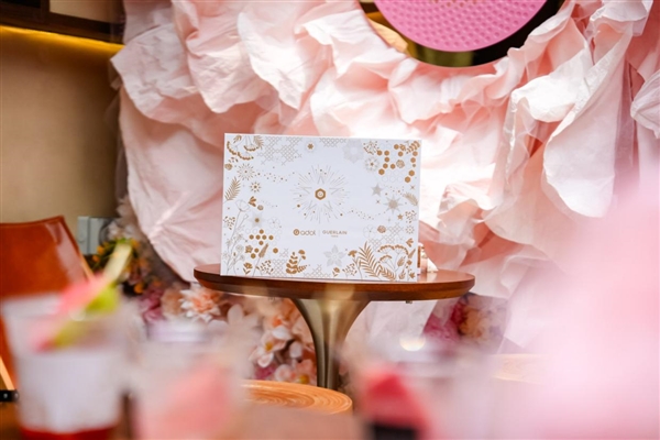 香随“芯”动 华硕a豆｜法国娇兰 闪光礼盒8月11日重磅发布