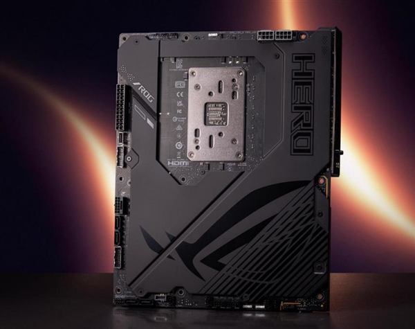 释放巅峰战力！ROG「Unlock the ROG Lab」震撼科隆游戏展