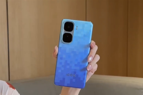 全球首款2K直屏+天玑9500旗舰！iQOO Neo11系列入网