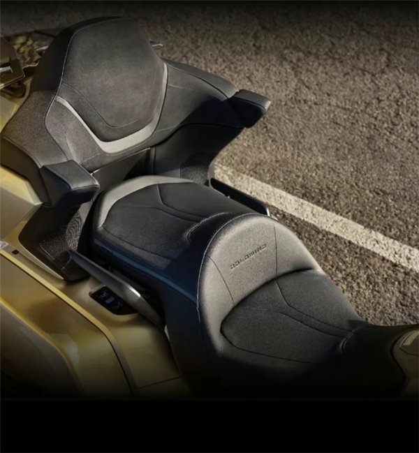 1800cc水平对置6缸机！本田金翼50周年纪念版上市：至高40.88万