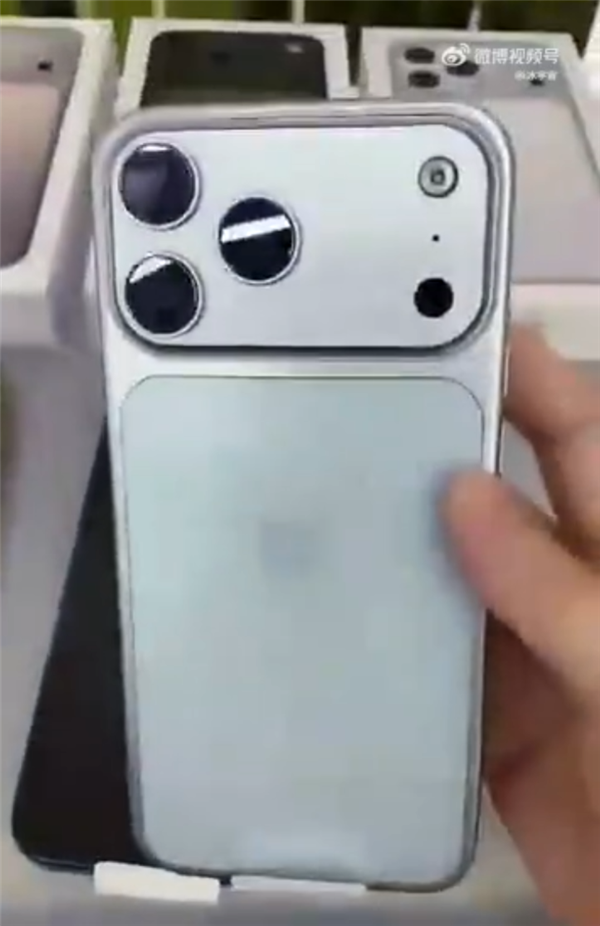 iPhone 17 Pro Max量产机疑曝光：实锤拼接机身 史上最大变化