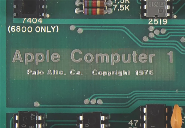 仅存世9台！稀有木盒版Apple-1拍卖：估价超210万元