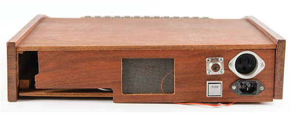 仅存世9台！稀有木盒版Apple-1拍卖：估价超210万元