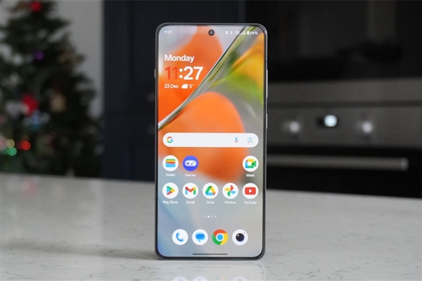 一加15曝光：边框远小于iPhone 17 Pro Max