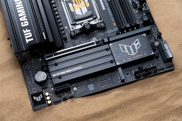 战力升 登场胜 华硕B850重炮手二代主板开售