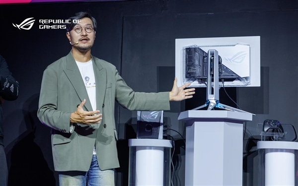 ROG新品超玩会重磅发布 ROG超杀27 Pro二代电竞显示器！