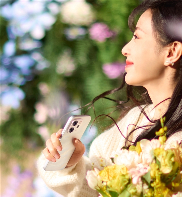 田曦薇代言 vivo S50真机偷跑：全系标配金属中框