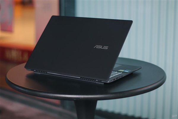 年终焕新装备认准华硕无畏Pro16 2025 全场景澎湃性能