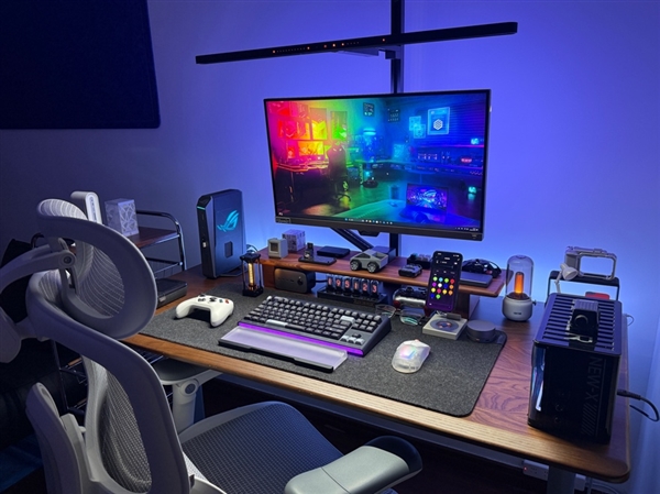 圣诞节送 TA 赛博魔法盒！ROG 魔霸 9 Mini 畅玩 3A 大作