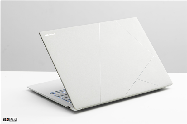 高频通勤及差旅必备 华硕灵耀14 Air轻薄有质感、性能在线