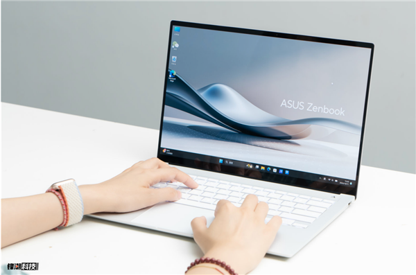 高频通勤及差旅必备 华硕灵耀14 Air轻薄有质感、性能在线