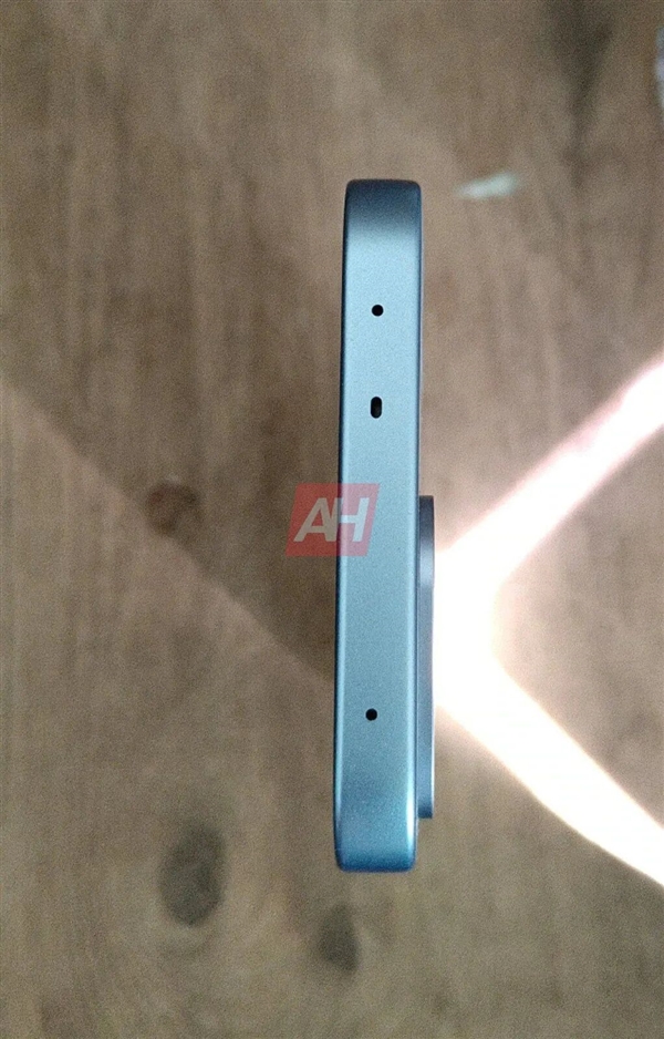 <a href='https://www.oneplus.com/cn' target='_blank'><u>一加</u></a>Turbo实图曝光：9000mAh巨无霸电池+144Hz显示屏