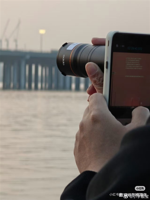 <a href='http://www.oppo.com/cn/' target='_blank'><u>OPPO</u></a> Find X9 Ultra工程机偷跑：支持10倍光变 最强骁龙8E5望远镜