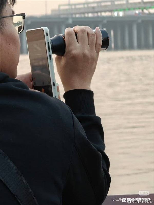 OPPO Find X9 Ultra工程机偷跑：支持10倍光变 最强骁龙8E5望远镜