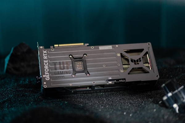 华硕50系列显卡支持DLSS 4.5超分辨率 开启强性能！