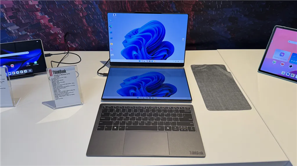 屏幕想放哪就放哪！<a href='https://www.lenovo.com.cn/' target='_blank'><u>联想</u></a>模块化AI PC来了：单双屏自由切换、接口随意拼