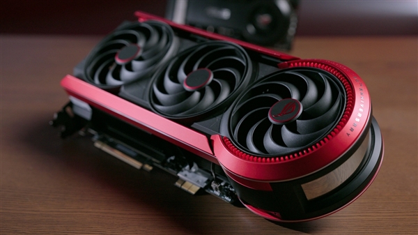 满级旗舰战力！ROG MATRIX 骇客5090D V2显卡30周年纪念版登场