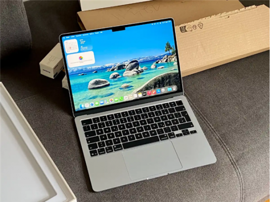 苹果终于妥协了！首款触控屏MacBook Pro曝光