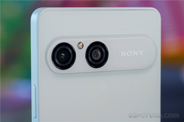 索尼Xperia 10 VIII发布：6.1英寸无孔屏+SD卡扩展 售价突破5000元