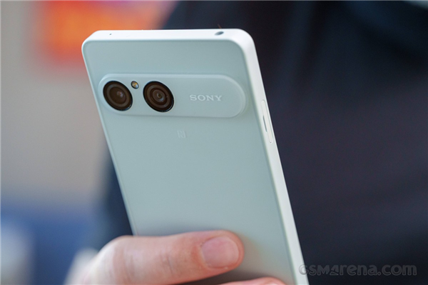 索尼Xperia 10 VIII发布：6.1英寸无孔屏+SD卡扩展 售价突破5000元