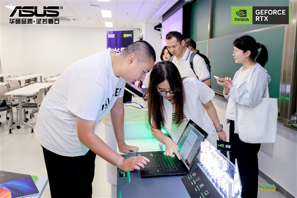 华硕ProArt创16 RTX 50系列笔记本走进清华大学校园公开课赋能创意实践