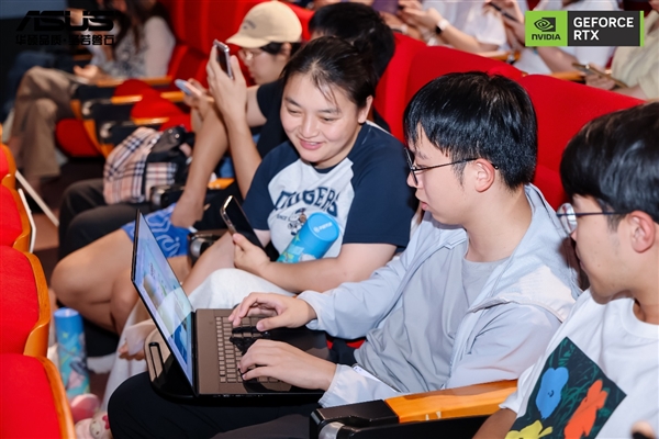 华硕ProArt创16 RTX 50系列笔记本走进上海电影学院校园公开课搭建创意实践平台