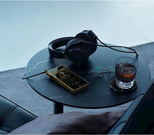 <a href='https://www.sony.com.cn/' target='_blank'><u>索尼</u></a>金砖三代发布！4万元的随身听 螺丝都是镀金的